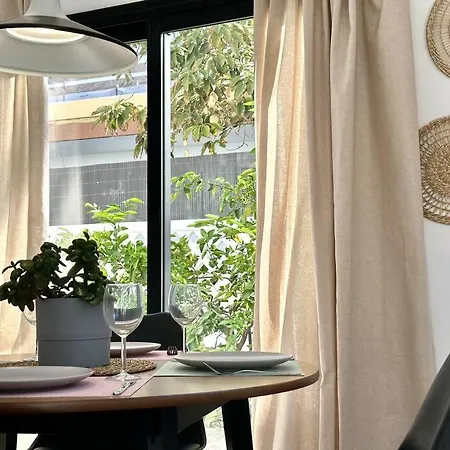 Apartment Stylish And Flat - *