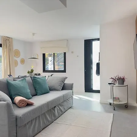 Apartment Stylish And Flat -